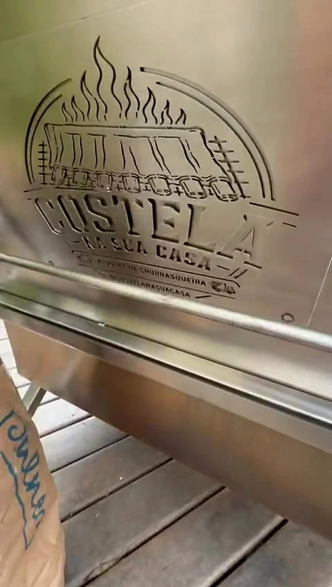 Logo da Costela na Sua Casa gravado na lateral em inox da Churrasqueira Luxo